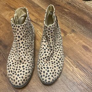 Cat & Jack leopard boots size 5 big girl great condition